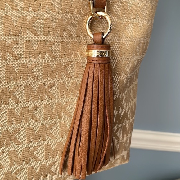 Brand New Michael Kors Beige Camel Medium Chain Tote Tassel Bag Zippered Purse - Picture 3 of 14